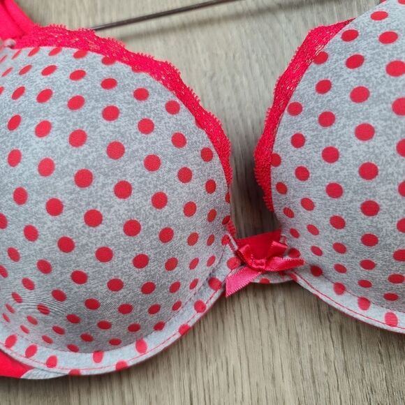 Victoria's Secret Push-up Bra size 32C - Picture 2 of 7